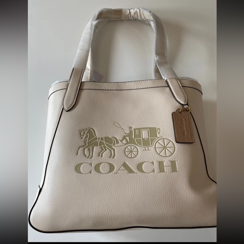 NWT COACH Tote With Horse And Carriage 4063 Gold/Chalk/Vanilla Cream